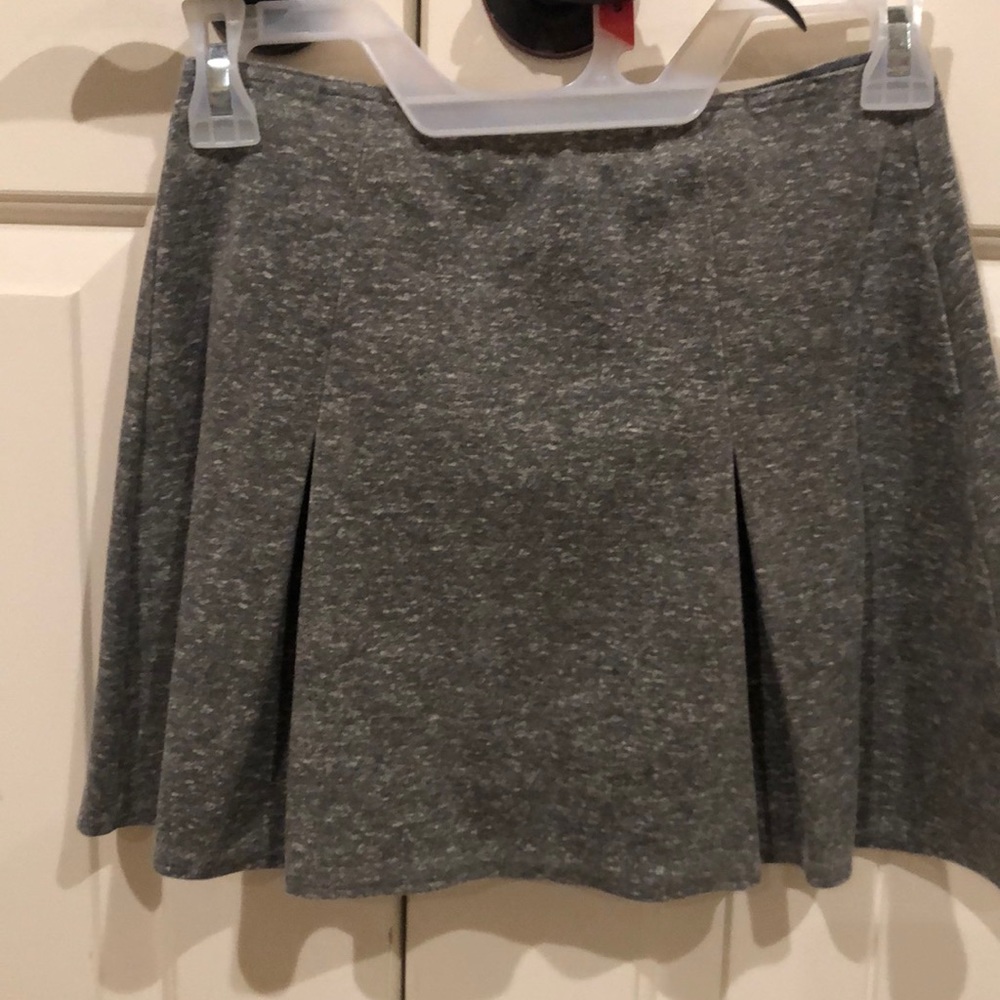 Abercrombie&Fitch pull-on pleat front skirt. Gray. Sz small/xs. CLOSET CLEAN OUT
